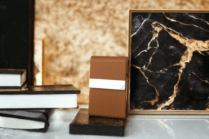 étui boîte à cigarette vintage luxueuse art deco ancienne cuir marron slim arthur shelby huit new