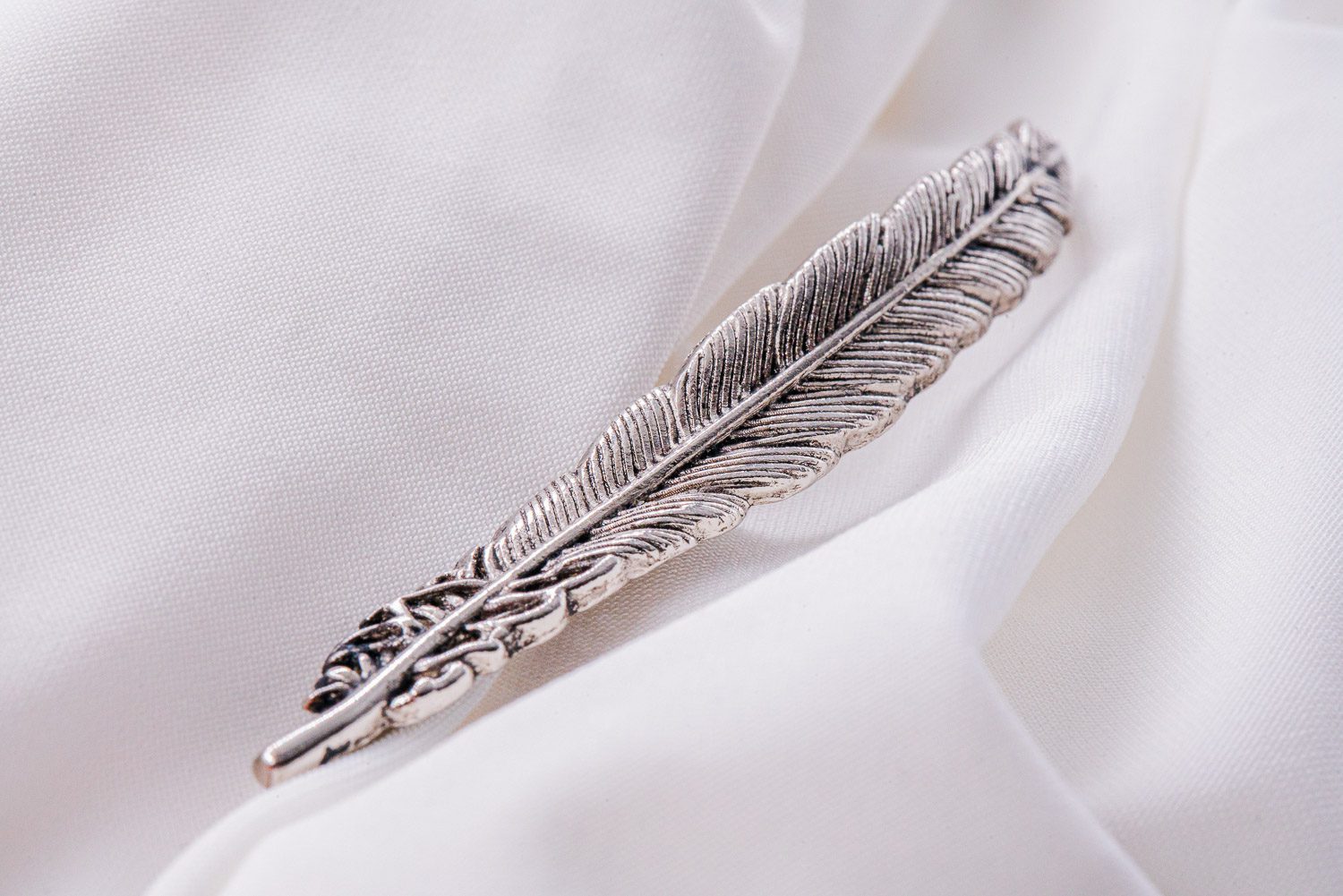 brooch with feather clothing pin silver one