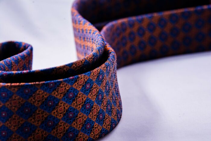 cravate originale soie tendance vintage bleu roi un