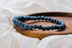 bracelet perles howlite raffiné vintage protection magnétite bleue deux