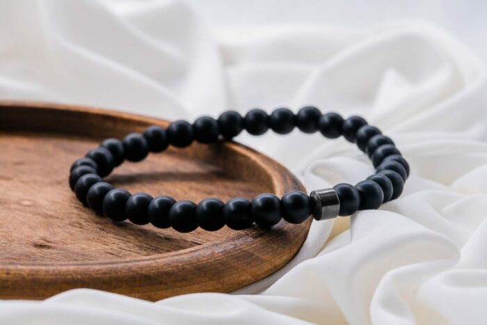 bracelet perles howlite raffiné vintage protection magnétite noire un