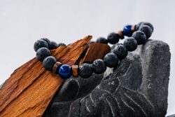 bracelet pierre de lave oeil du tigre magnétite chic bleu un