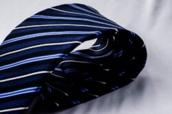 cravate originale soie homme travail chic bleu deux