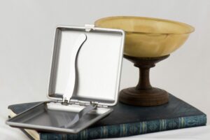 étui boîte à cigarette vintage luxueuse art deco ancienne cuir marron thomas shelby trois
