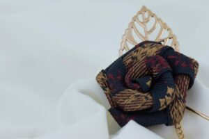broche epingle a vetement bleu rose fait main peaky blinders alfie un