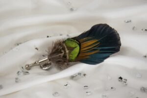 broche epingle a vetement plume oiseau bleu fait main peaky blinders kathani deux
