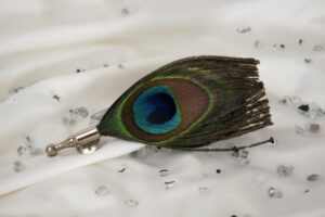 broche epingle a vetement plume oiseau paon fait main peaky blinders rosso un