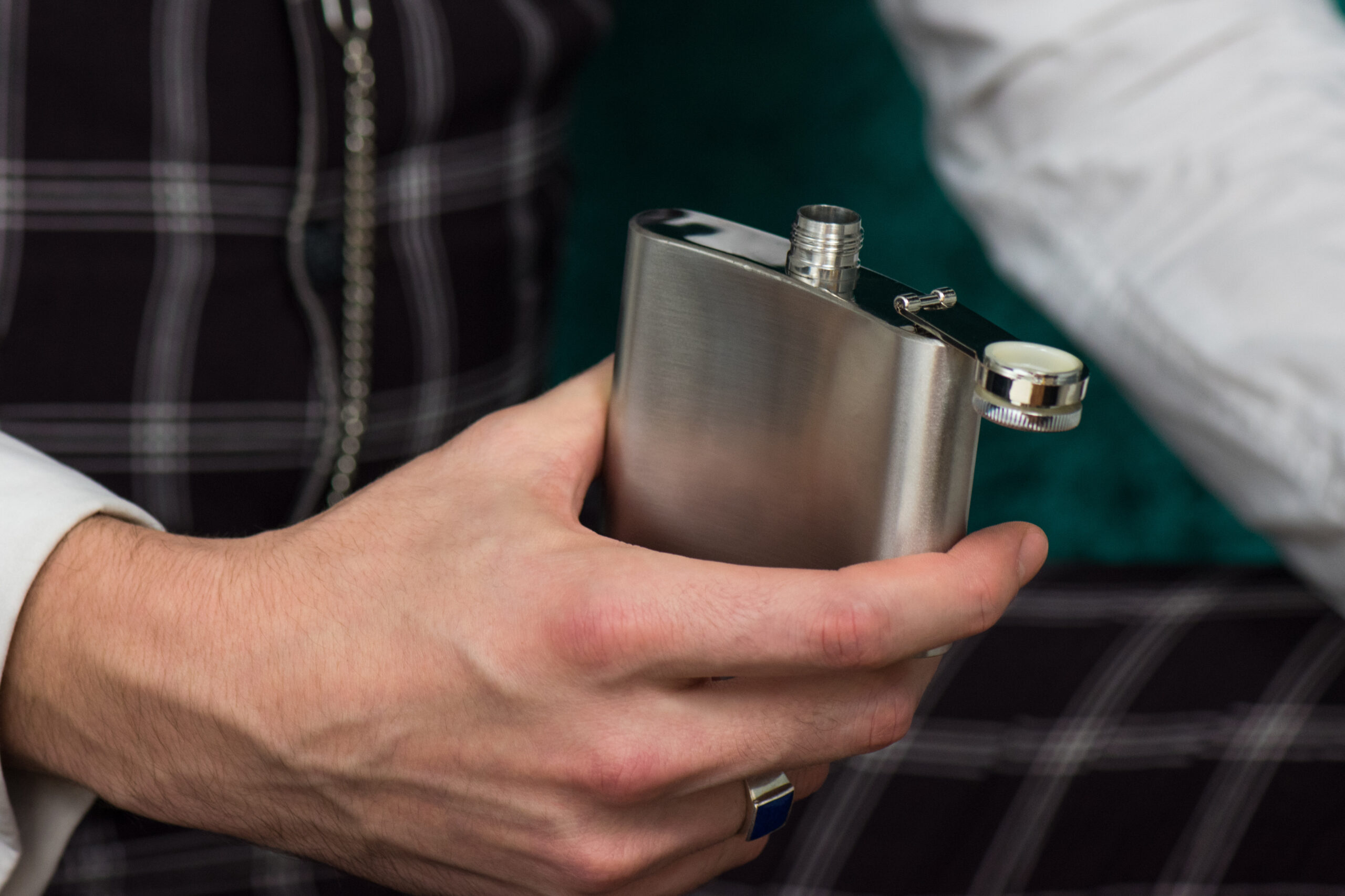 flask-whisky-alcohol-old-vintage-john-shelby-wear-hand
