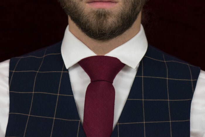 cravate homme tendance cachemire vintage rouge portee cou
