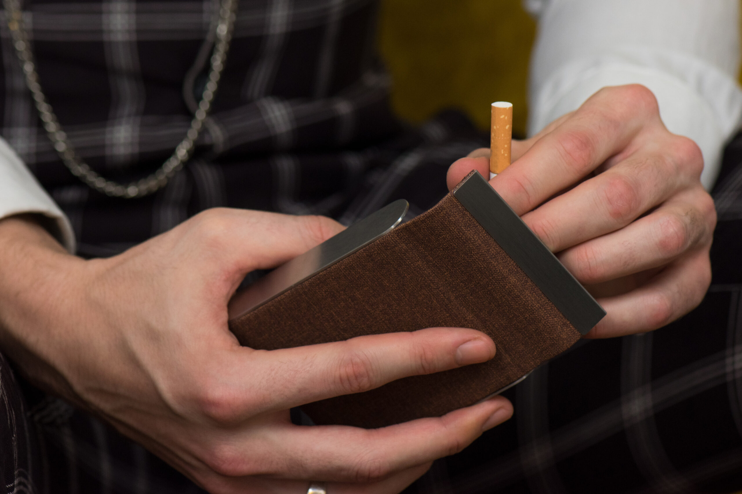 case-cigarette-box-vintage-art-deco-vince-shelby-hand-carry