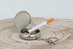 Cendrier portable extérieur de poche acier argent rond petit John shelby deux