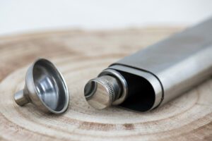 étui cigare vintage et flasque alcool luxueuse art deco ancienne acier argent arthur shelby deux